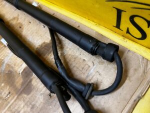 KOMPLET SIŁOWNIKI ELEKTRYCZNE KLAPY TYŁ BAGAŻNIKA TOYOTA RAV4 V