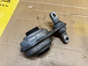 ŁAPA PODUSZKA WSPORNIK MOCOWANIE SILNIKA MERCEDES A W177 A35 2.0 B