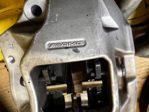 KPL TARCZE KLOCKI ZACISKI HAMULCOWE PRZÓD TYŁ MERCEDES A W177 A35 AMG 2.0 B