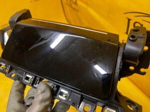 SCHOWEK OSŁONA DEKOR DESKI KONSOLI TUNELU PIANO BLACK PEUGEOT 2008 II