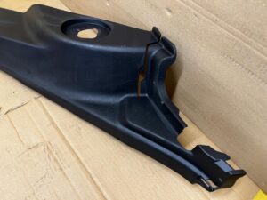 PLASTIK OSŁONA LISTWA KANAPY SŁUPKA C TYŁ PRAWY TOYOTA AURIS II