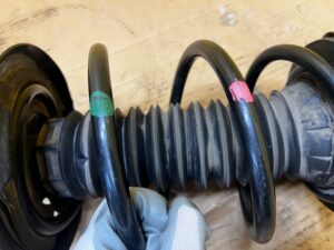 MCPHERSON AMORTYZATOR SPRĘŻYNA PRZÓD PRAWY TOYOTA RAV4 V 2.5 HYBRID