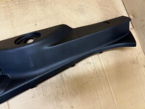 PLASTIK OSŁONA LISTWA KANAPY SŁUPKA C TYŁ LEWY TOYOTA AURIS II