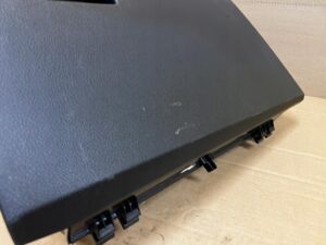 SCHOWEK PASAŻERA DESKI KONSOLI PRAWY TOYOTA AURIS II