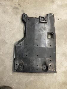 PŁYTA OSŁONA PODWOZIA PRZÓD PRAWY PRAWA TOYOTA AURIS II