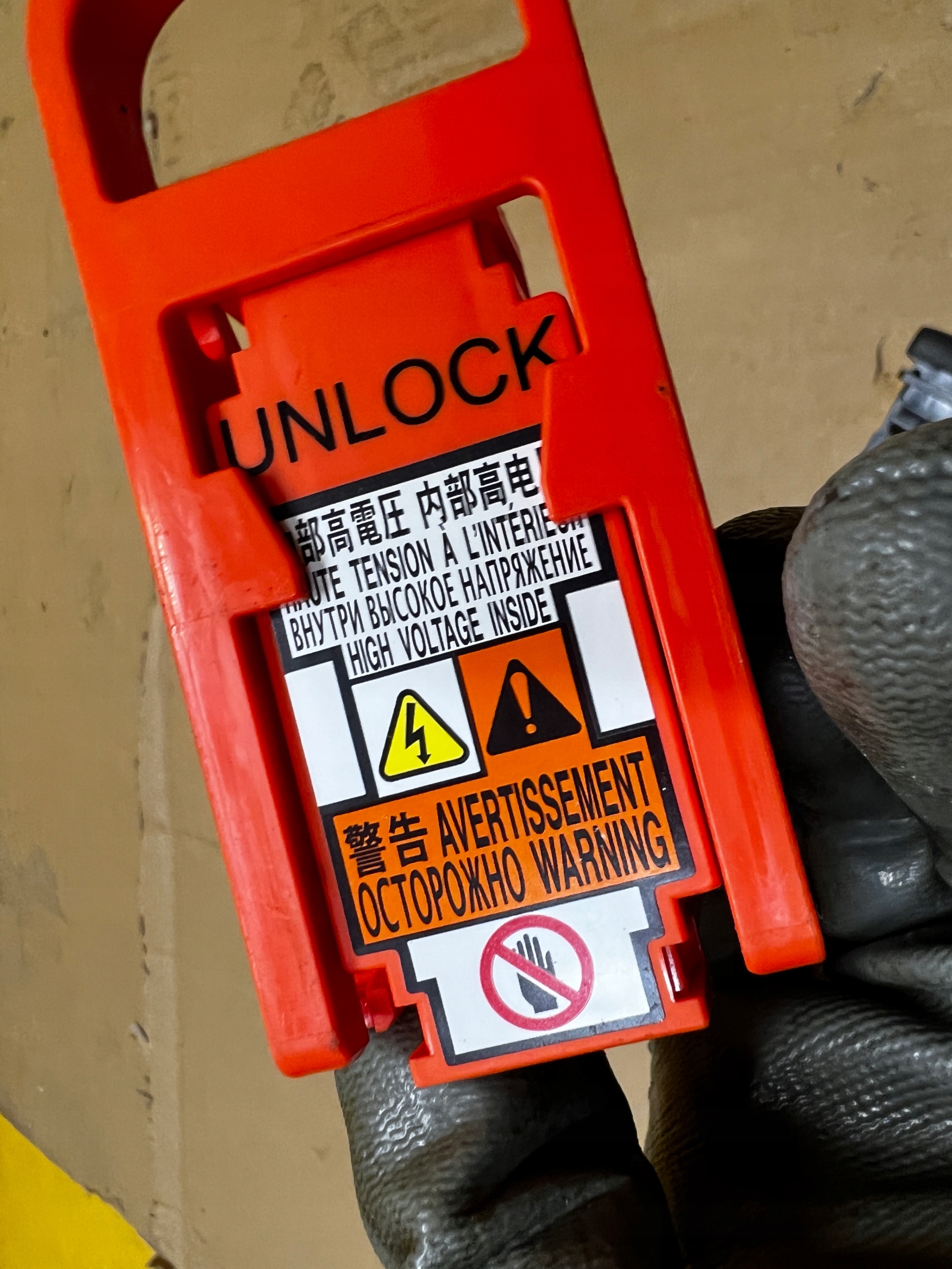 BEZPIECZNIK BATERII AKUMULATORA TOYOTA AURIS II 1.8 HYBRID