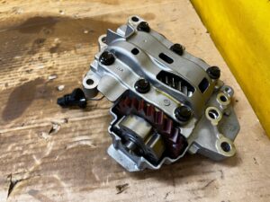 POMPA OLEJU TOYOTA RAV4 V 2.5 HYBRID XA25A