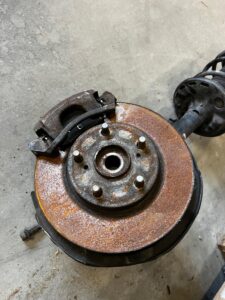 ZWROTNICA AMORTYZATOR MCPHERSON PRZÓD LEWY TOYOTA AURIS II 1.8 HYBRID