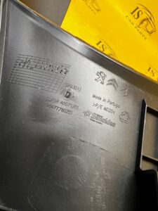 POSZYCIE TAPICERKA KLAPY TYŁ BAGAŻNIKA PRAWY PRAWA PEUGEOT 2008 II