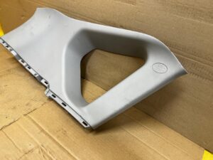 POSZYCIE OSŁONA OBUDOWA SŁUPKA C TYŁ LEWY TOYOTA AURIS II HB