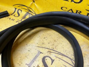 USZCZELKA DRZWI PRZÓD LEWA PRAWA DACIA SANDERO III 2023R