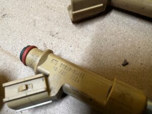 WTRYSKIWACZ WTRYSK PALIWA TOYOTA AURIS II 1.8 HYBRID