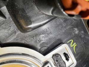 PANEL PRZEŁĄCZNIKI RAMKA OSŁONA BIEGÓW TUNELU TOYOTA AURIS II EU 1.8 HYBRID