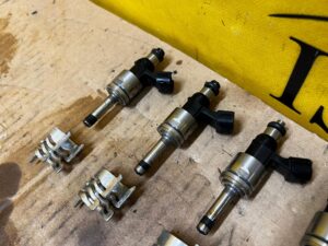 4 X WTRYSKIWACZ WTRYSKIWACZE WTRYSK PALIWA TOYOTA RAV4 V 2.5 HYBRID