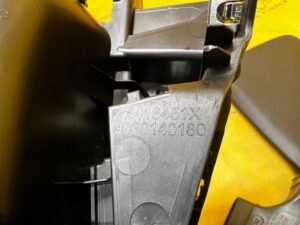 SCHOWEK PÓŁKA TUNELU ŚRODKOWEGO PEUGEOT 2008 II