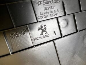 OSŁONA ZAŚLEPKA POD KIEROWNICĘ KONSOLI DESKI LEWA PEUGEOT 2008 II EU