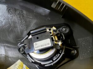 OSŁONA ZAŚLEPKA GŁOŚNIK SŁUPKA A DRZWI PRZÓD LEWY MERCEDES GL X166