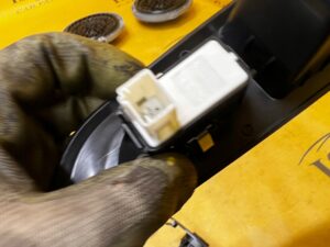 PANEL PRZYCISK PRZEŁĄCZNIK SZYBY DRZWI TYŁ PRAWY PEUGEOT 2008 II