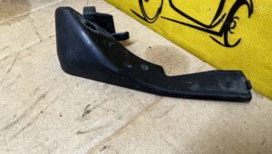 ŚLIZG MOCOWANIE WSPORNIK ZDERZAKA PRZÓD LEWY PORSCHE PANAMERA 970 I LIFT