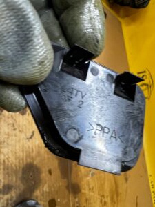 ZAŚLEPKA OSŁONA ZATYCZKA MASKOWNICA TOYOTA RAV4 V 2.5 HYBRID