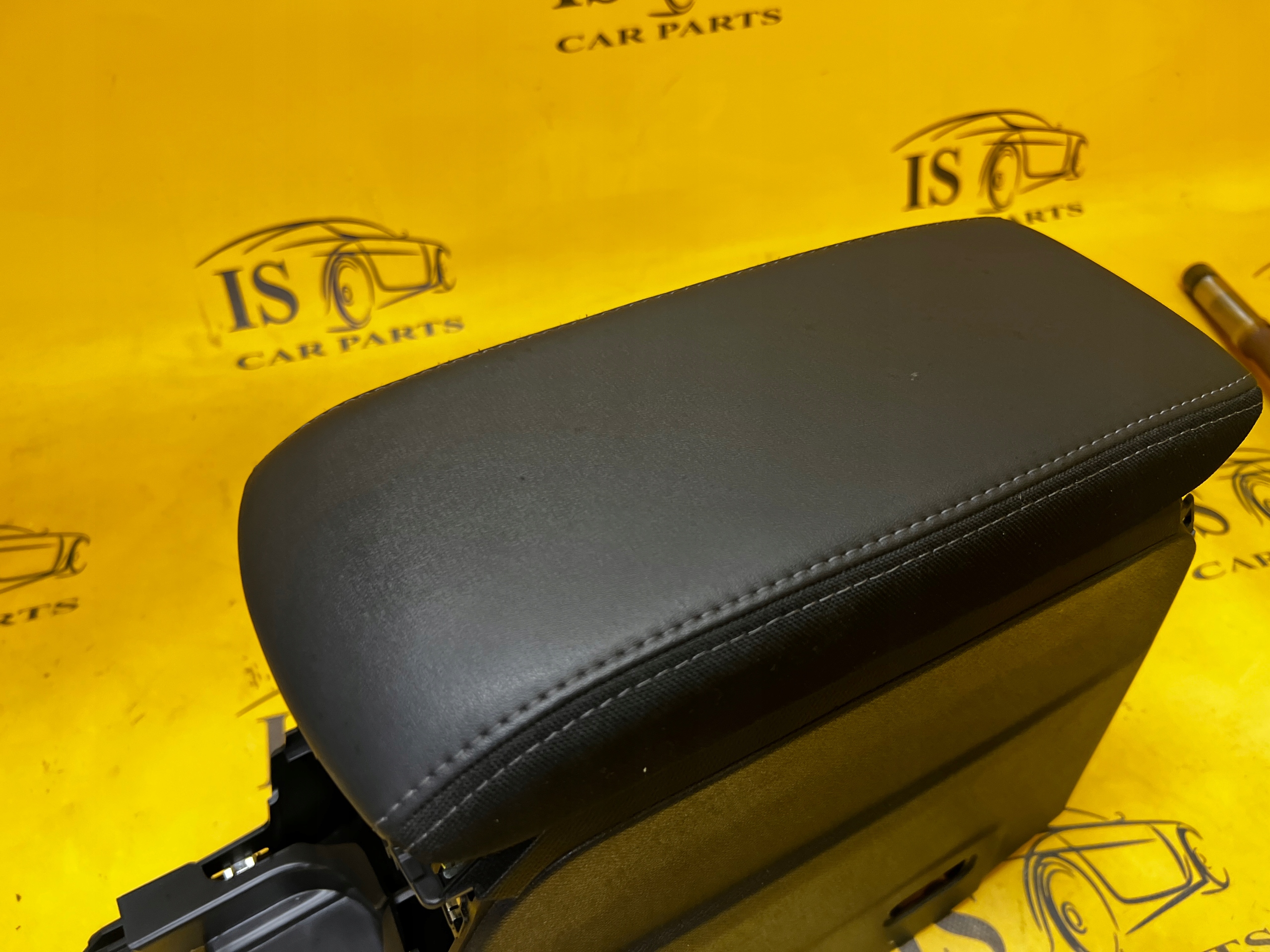 TUNEL ŚRODKOWY PODŁOKIETNIK PEUGEOT 2008 II