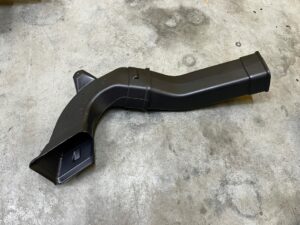 KANAŁ PRZEWÓD WLOT DOLOT POWIETRZA PEUGEOT 2008 II