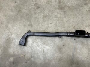 KANAŁ PRZEWÓD WLOT DOLOT POWIETRZA SZYBY PRZÓD PEUGEOT 2008 II