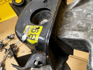 ŁAPA PODUSZKA WSPORNIK MOCOWANIE SILNIKA TOYOTA AURIS II 1.8 HYBRID