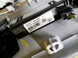 LAMPKA OŚWIETLENIE PODSUFITKI PRZÓD SOS PEUGEOT 2008 II