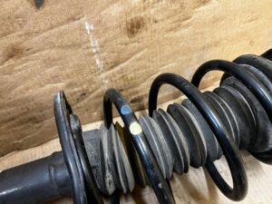 AMORTYZATOR MCPHERSON PRZÓD PRAWY TOYOTA AURIS II 1.8 HYBRID