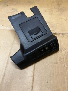 OSŁONA ZAŚLEPKA KONSOLI DESKI LEWA PRZEŁĄCZNIKI TOYOTA AURIS II LIFT EU