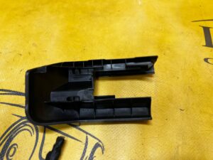 OSŁONA PROWADNICY SZYNY FOTELA PRZÓD PRAWY MERCEDES A W177