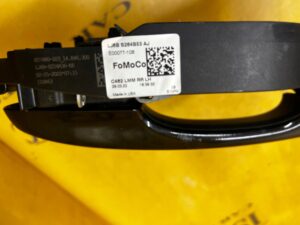 KLAMKA ZEWNĘTRZNA DRZWI TYŁ LEWY FORD ESCAPE MK4 UM