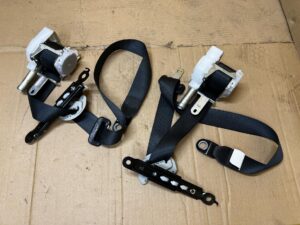 KOMPLET PAS BEZPIECZEŃSTWA PRZÓD PRAWY LEWY TOYOTA AURIS II EU