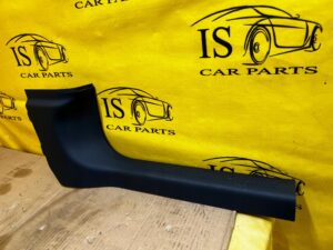 PLASTIK OSŁONA PROGU SŁUPKA A PRZÓD PRAWY MERCEDES A W177