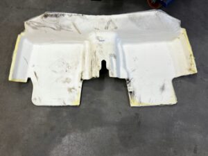 WYPEŁNIENIE WYGŁUSZENIE WYKŁADZINA STYROPIAN PODŁOGI TYŁ PEUGEOT 2008 II