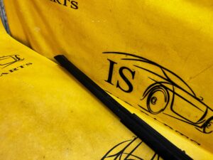 LISTWA USZCZELKA SZYBY DRZWI PRZÓD LEWY FORD ESCAPE MK4 KUGA MK3