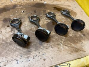 4 X TŁOK KORBOWÓD TOYOTA RAV4 V 2.5 HYBRID XA25A