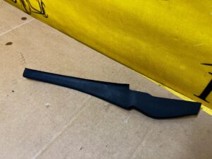 ZAKOŃCZENIE OSŁONA LISTWA PODSZYBIA PRAWA FORD ESCAPE MK4 KUGA MK3