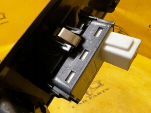 PANEL PRZYCISK PRZEŁĄCZNIK SZYBY DRZWI TYŁ LEWY PEUGEOT 2008 II