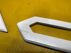 EMBLEMAT ZNACZEK NAPIS POKRYWY TYŁ BAGAŻNIKA DACIA SANDERO III