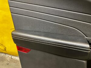 BOCZEK TAPICERKA DRZWI LEWY PRZÓD FORD ESCAPE MK4