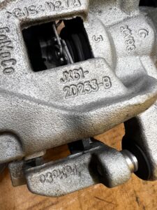 ZACISK HAMULCOWY ELEKTRYCZNY TYŁ LEWY FORD ESCAPE MK4 KUGA MK3