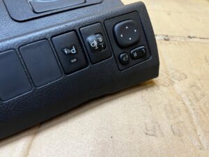 OSŁONA ZAŚLEPKA KONSOLI DESKI LEWA PRZEŁĄCZNIKI TOYOTA AURIS II LIFT EU