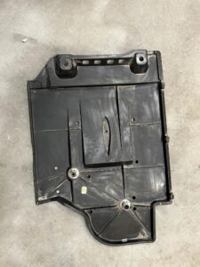 PŁYTA OSŁONA PODWOZIA PRZÓD ŚRODEK PRAWY PRAWA TOYOTA AURIS II