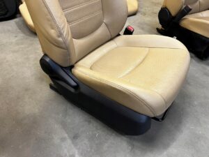 WNĘTRZE FOTELE KANAPA GRZANE BOCZKI SKÓRA AIRBAG ISOFIX TOYOTA RAV4 V EU