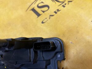 ZAMEK DRZWI TYŁ LEWY FORD ESCAPE MK4