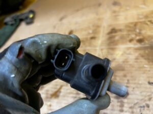 ZAWÓR PODCIŚNIENIA TOYOTA RAV4 V 2.5 HYBRID