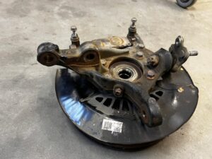 ZWROTNICA PIASTA TARCZA PRZÓD LEWY TOYOTA RAV4 V 2.5 HYBRID