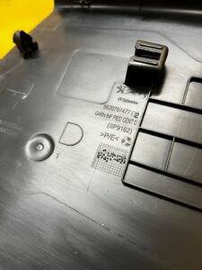 POSZYCIE OSŁONA SŁUPKA ŚRODKOWEGO B PRAWY PRAWA PEUGEOT 2008 II